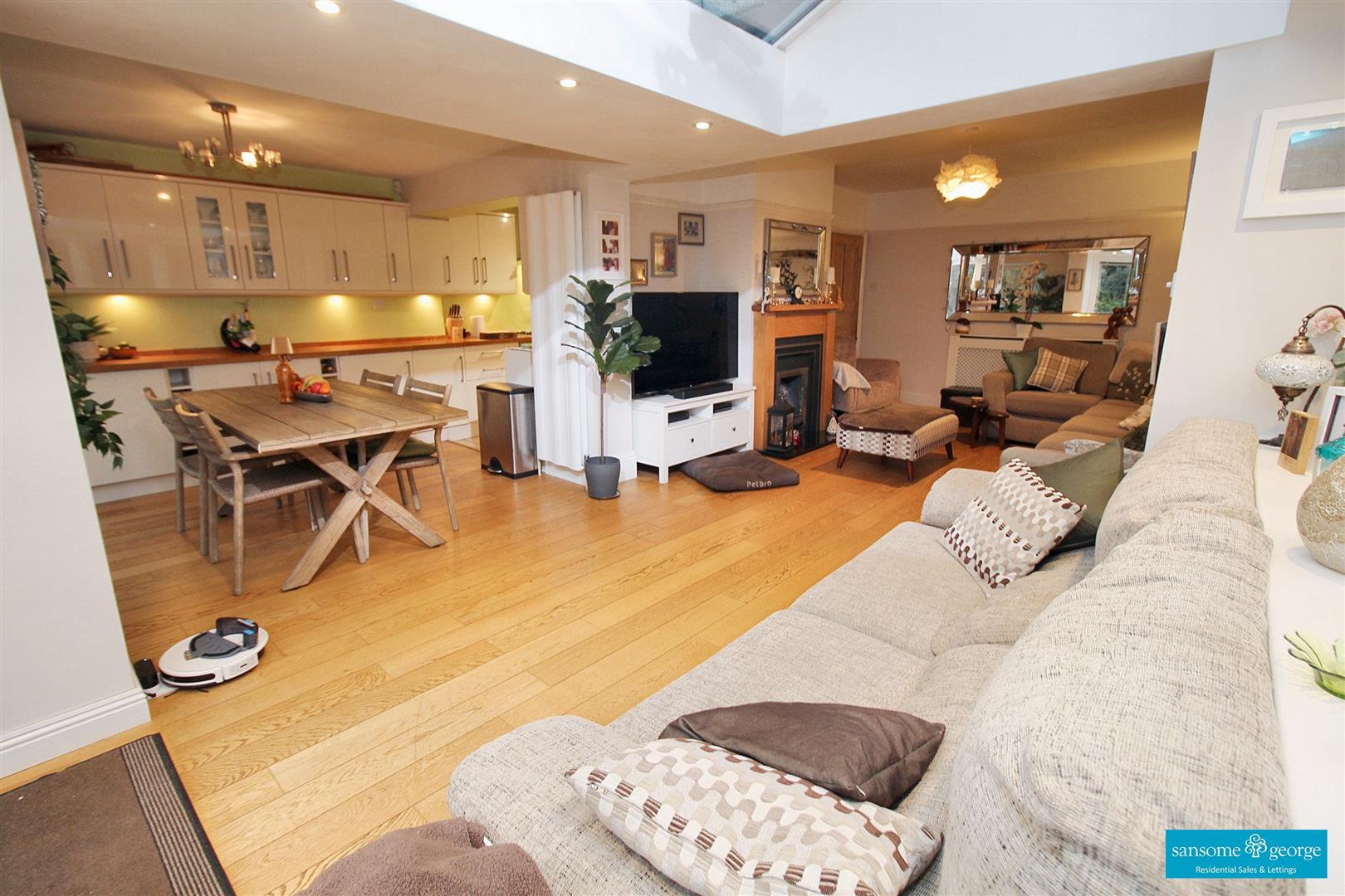 3 bed property in Tilehurst Road, Reading
